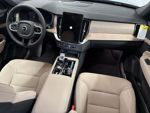 2026 Volvo XC90 B6 Plus 6-Seater