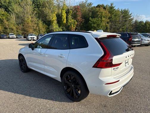 Crystal White 2026 Volvo XC60 B5 Ultra Black Edition