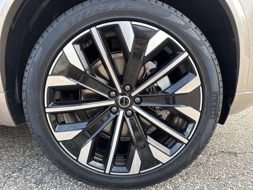 2025 Volvo XC90 B6 Plus 6-Seater