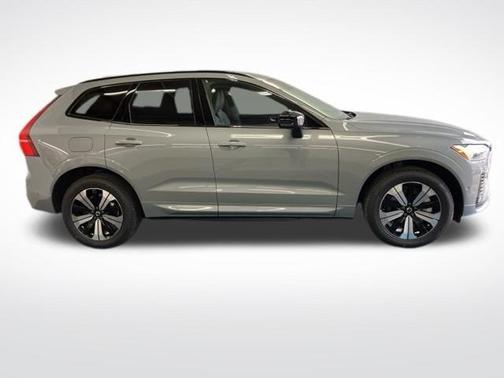 2025 Volvo XC60 Plug-In Hybrid T8 Plus