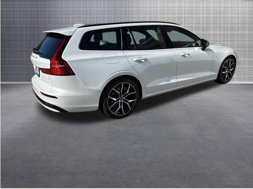 2025 Volvo V60 Plug-In Hybrid T8 Polestar Engineered