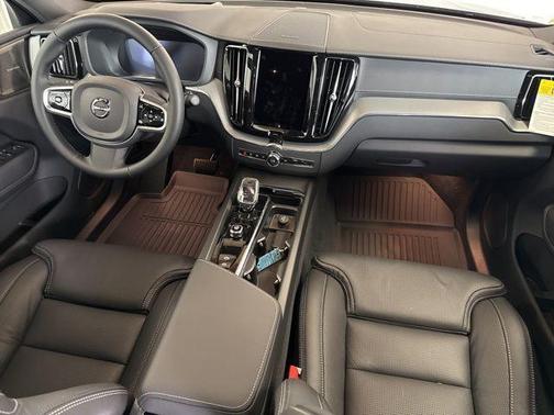 2025 Volvo XC60 B5 Ultra Black Edition