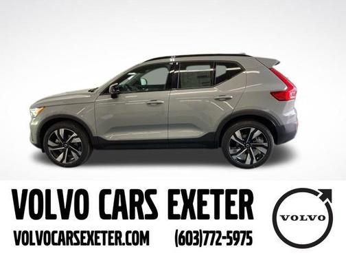 2025 Volvo XC40 B5 Ultra Dark Theme