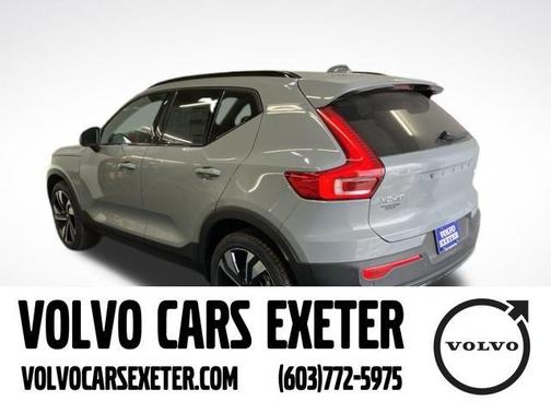 2025 Volvo XC40 B5 Ultra Dark Theme