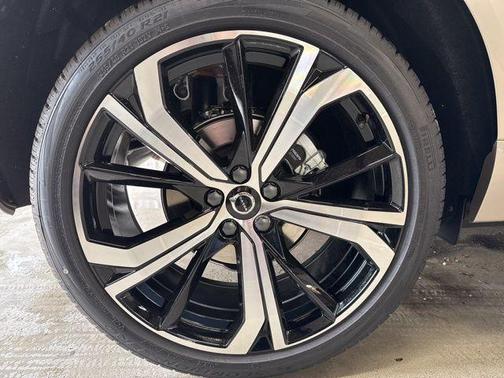 2025 Volvo XC60 B5 Ultra