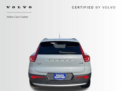 2025 Volvo XC40 B5 Plus Bright Theme