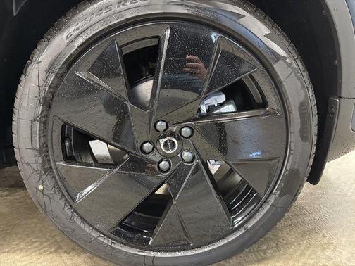 2026 Volvo XC40 B5 Ultra Black Edition