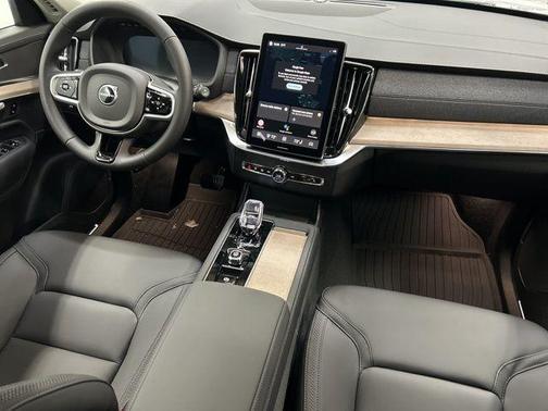 2025 Volvo XC90 B5 Plus 7-Seater
