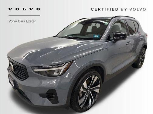 2023 Volvo XC40 B5 Plus Dark Theme