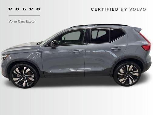 2023 Volvo XC40 B5 Plus Dark Theme