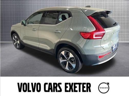 2025 Volvo XC40 B5 Core Bright Theme