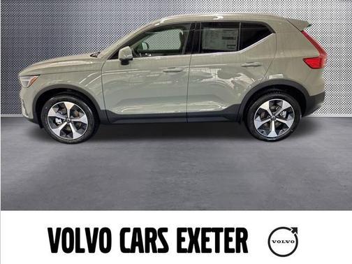 2025 Volvo XC40 B5 Core Bright Theme