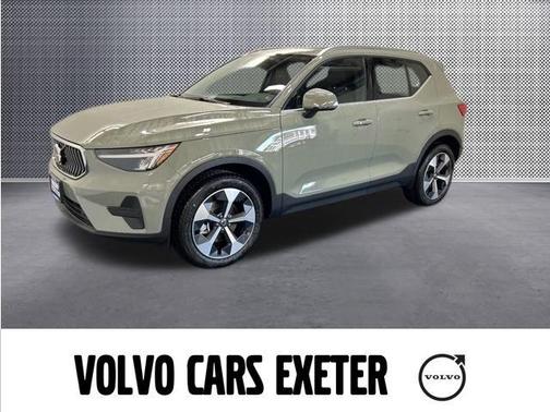 2025 Volvo XC40 B5 Core Bright Theme