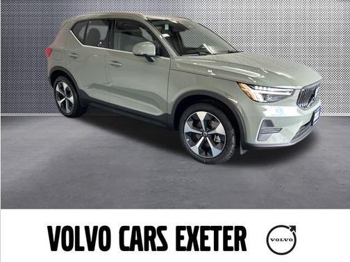 2025 Volvo XC40 B5 Core Bright Theme