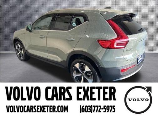 2025 Volvo XC40 B5 Core Bright Theme