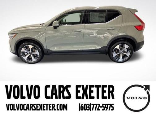 2025 Volvo XC40 B5 Core Bright Theme