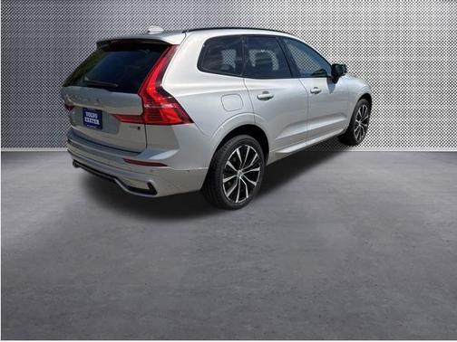 2023 Volvo XC60 B5 Plus Dark Theme