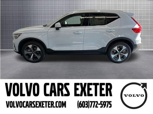 2025 Volvo XC40 B5 Plus Bright Theme