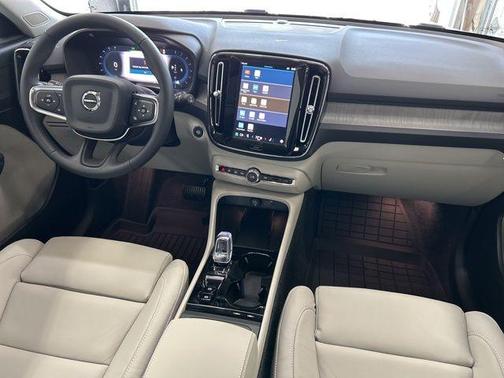 2025 Volvo XC40 B5 Plus Bright Theme