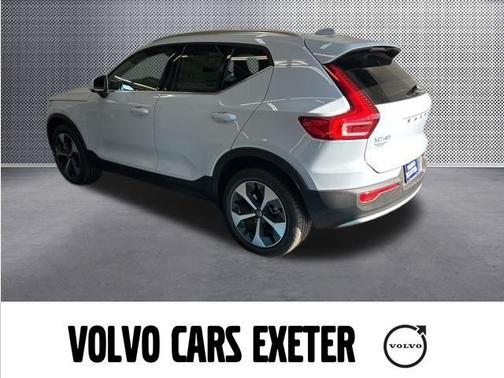 2025 Volvo XC40 B5 Plus Bright Theme