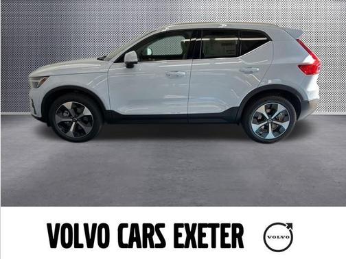 2025 Volvo XC40 B5 Plus Bright Theme