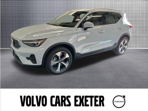2025 Volvo XC40 B5 Plus Bright Theme