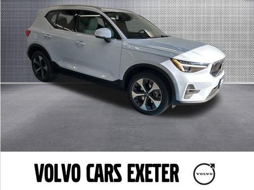 2025 Volvo XC40 B5 Plus Bright Theme