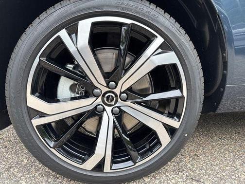 2025 Volvo XC60 B5 Ultra