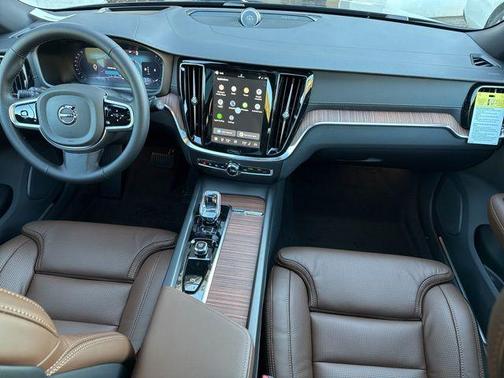 2026 Volvo V60 Cross Country B5 Ultra