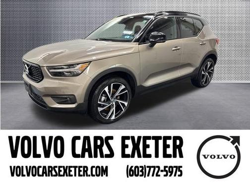 2022 Volvo XC40 T5 R-Design