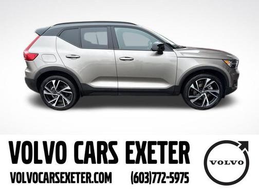 2022 Volvo XC40 T5 R-Design