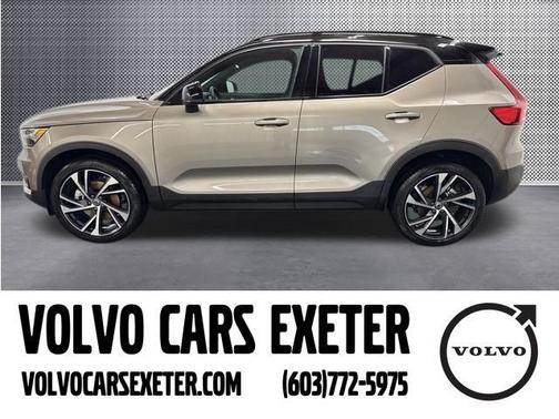 2022 Volvo XC40 T5 R-Design