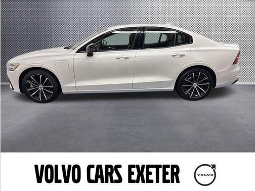 2024 Volvo S60 Recharge Plug-In Hybrid T8 Plus Dark Theme