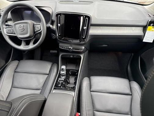 2026 Volvo XC40 B5 Plus