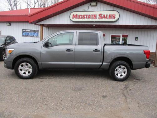 2023 Nissan Titan SV