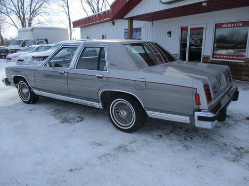 1985 Ford Crown Victoria Base