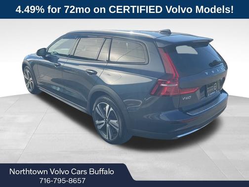 2025 Volvo V60 Cross Country B5 Plus