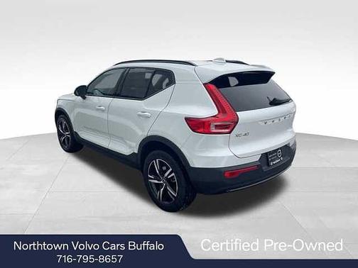 2024 Volvo XC40 Core