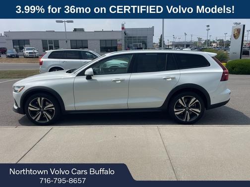 2023 Volvo V60 Cross Country B5 Plus