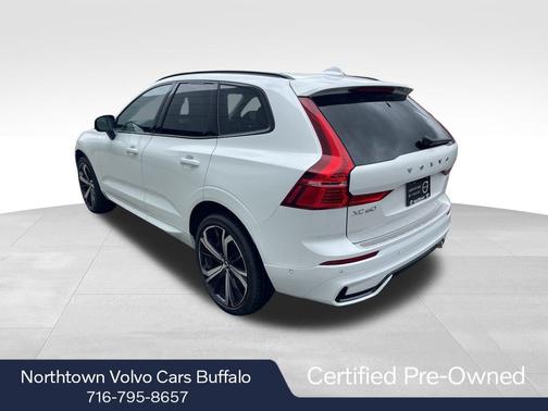 2023 Volvo XC60 B6 Ultimate Dark Theme