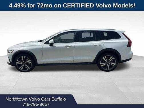 2023 Volvo V60 Cross Country Plus