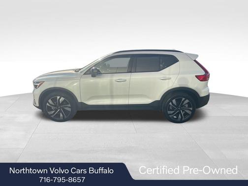 2025 Volvo XC40 B5 Plus Dark Theme