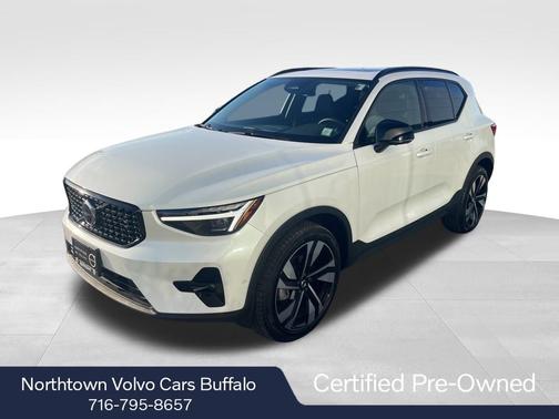 2025 Volvo XC40 B5 Plus Dark Theme