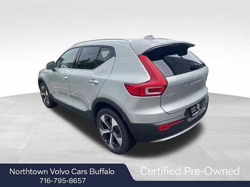 2025 Volvo XC40 Core