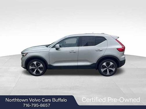 2025 Volvo XC40 Core