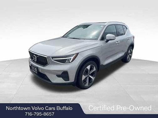 2025 Volvo XC40 Core