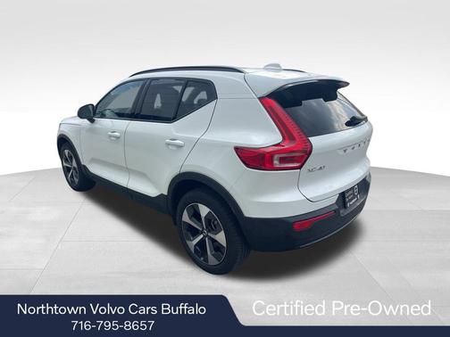 2023 Volvo XC40 B5 Plus Dark Theme