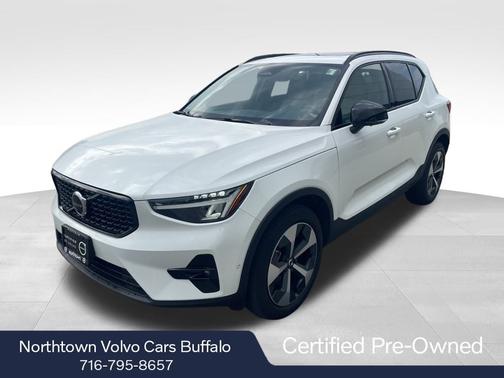 2023 Volvo XC40 B5 Plus Dark Theme