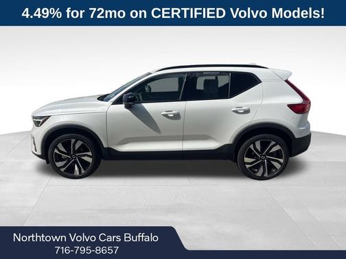 2023 Volvo XC40 B5 Plus Dark Theme