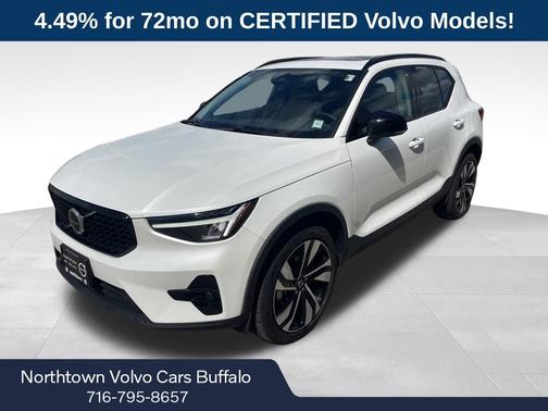2023 Volvo XC40 B5 Plus Dark Theme